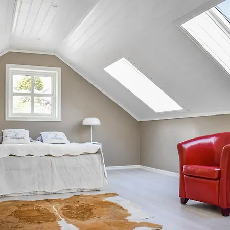 1 Bedroom Beautiful In *