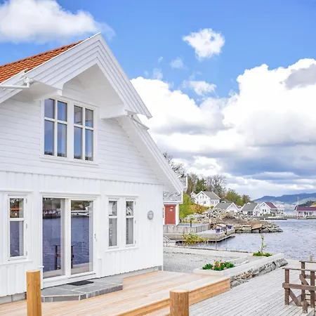 1 Bedroom Beautiful In Holiday home *