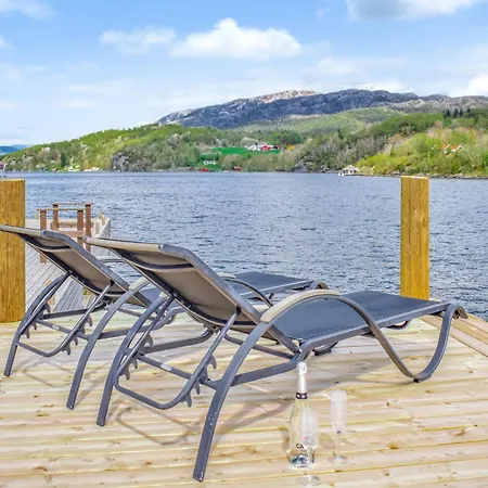 1 Bedroom Beautiful In Holiday home Skjoldastraumen