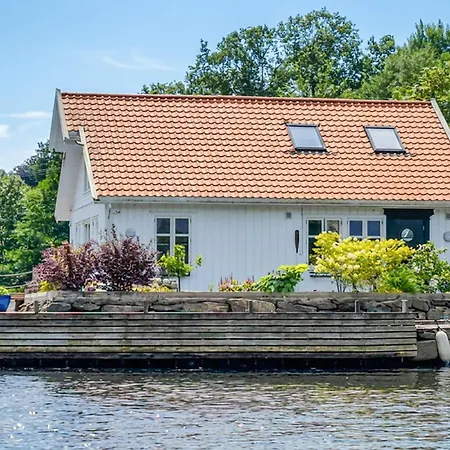 1 Bedroom Beautiful In Skjoldastraumen